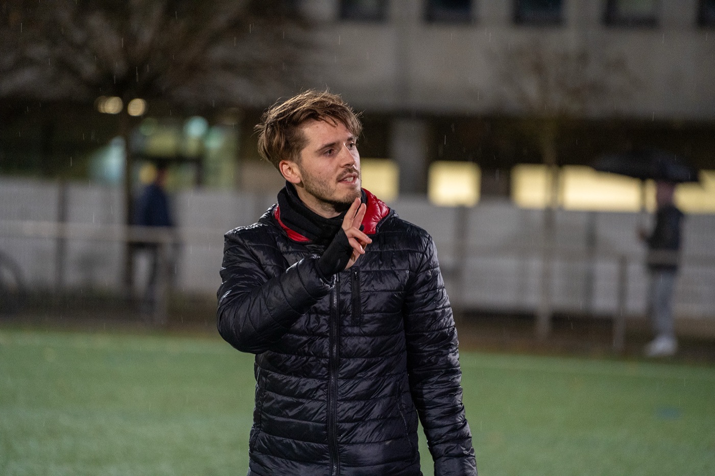 Ansage während des Abendtrainings